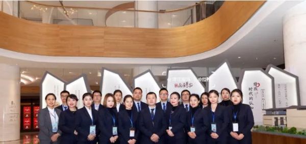 長沙炭河服飾有限公司,長沙西服定制公司,工作服定制,沖鋒衣定制,T恤定制