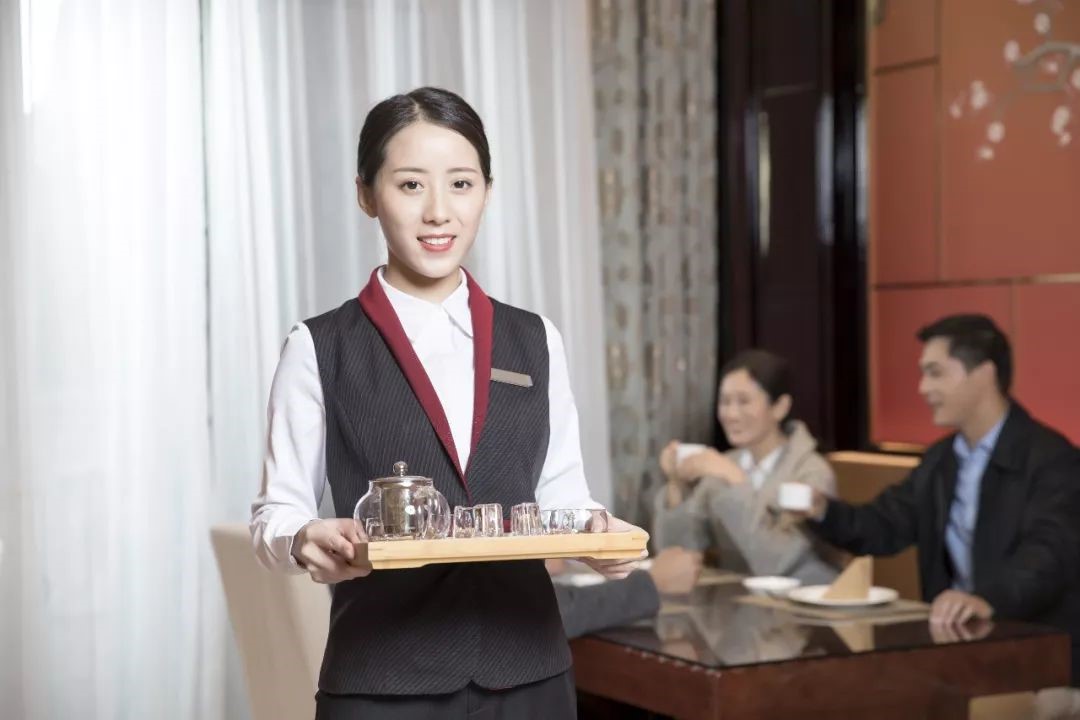 長沙炭河服飾有限公司,長沙西服定制公司,工作服定制,沖鋒衣定制,T恤定制