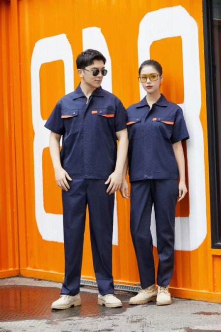 長(zhǎng)沙炭河服飾有限公司,長(zhǎng)沙西服定制公司,工作服定制,沖鋒衣定制,T恤定制