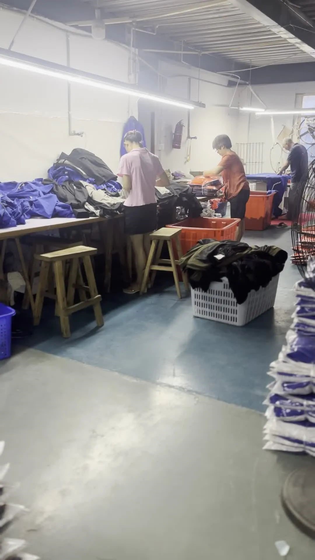 長沙炭河服飾有限公司,長沙西服定制公司,工作服定制,沖鋒衣定制,T恤定制