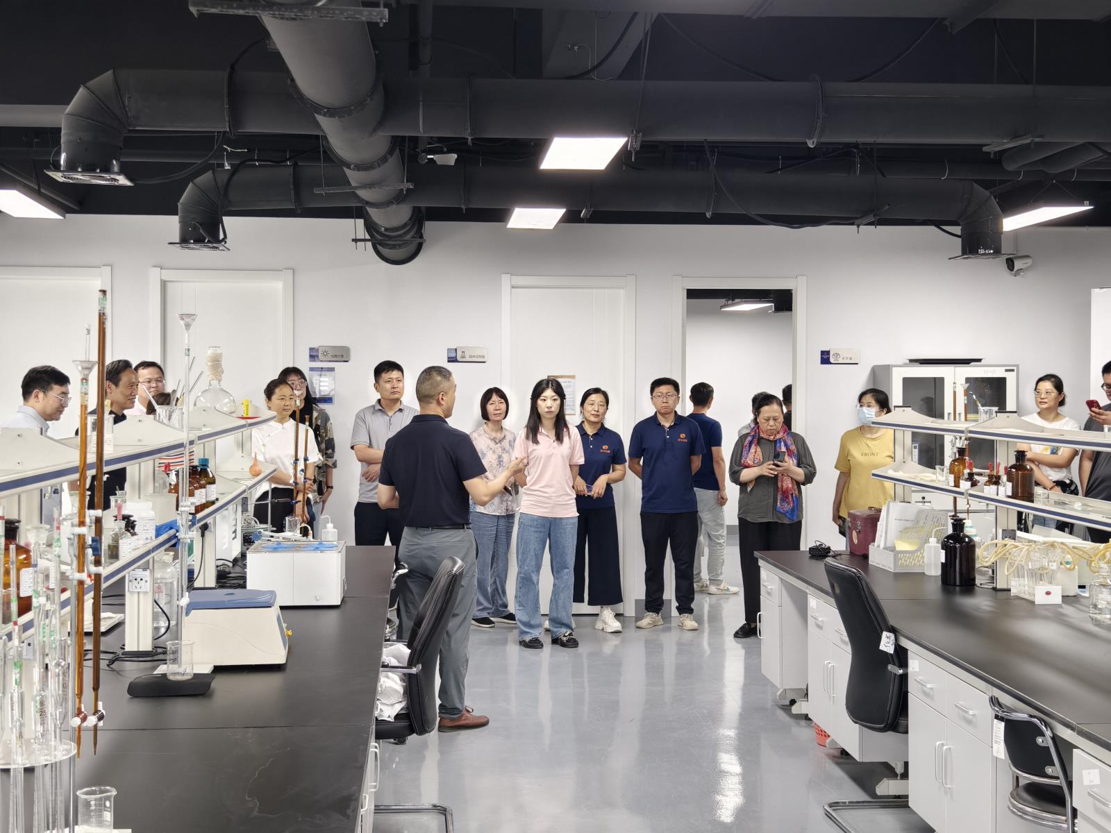 參觀3.jpg 參觀3.jpg