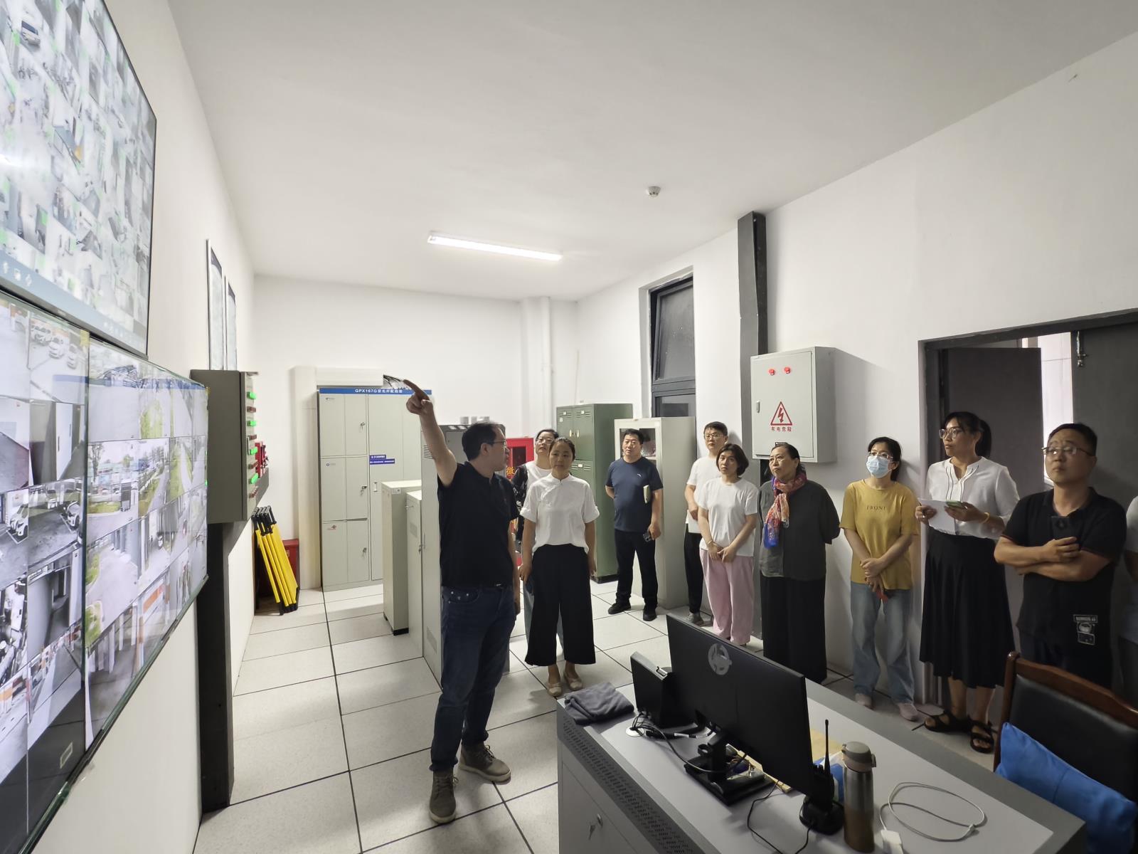 參觀4.jpg 參觀4.jpg